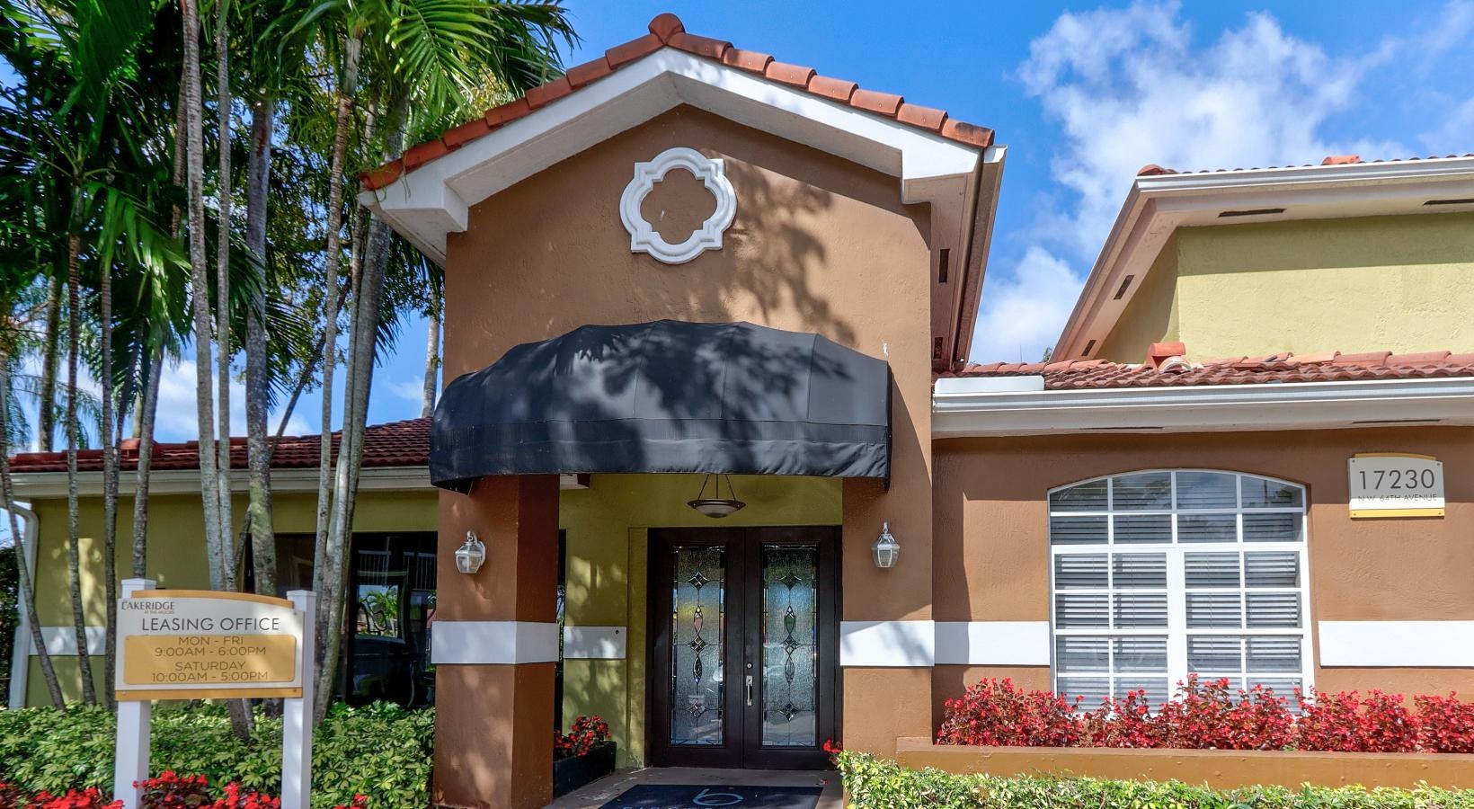 Beautiful apartments in Miami, FL Lakeridge at the Moors